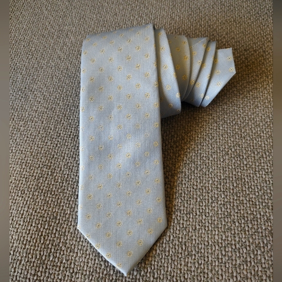 Yves Saint Laurent Vintage Men\'s Silk Light Blue Yellow Flower Tie